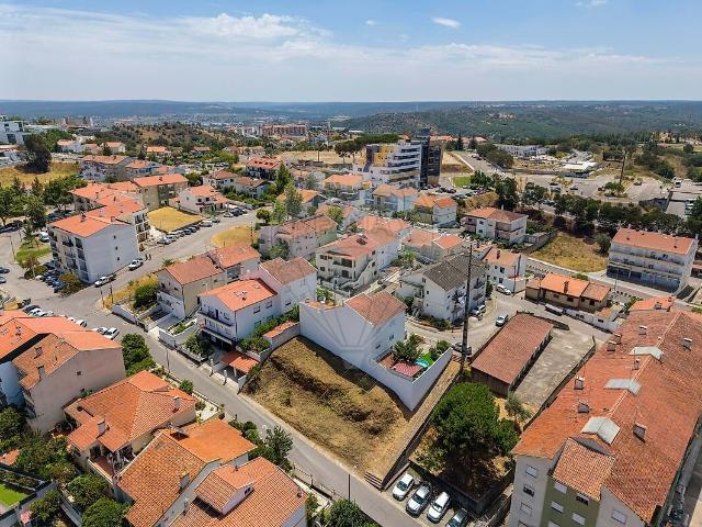 Terreno à venda em Abrantes São Vicente e São João e Alferrarede, Abrantes RE/MAX Portugal
