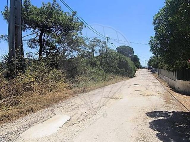 Terreno à venda em Almada