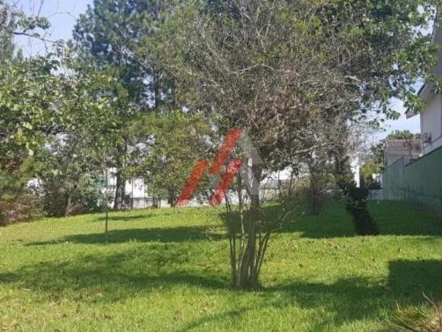 Terreno à venda em Alphaville, Santana de Parnaíba SP: 834m² de oportunidade imperdível!