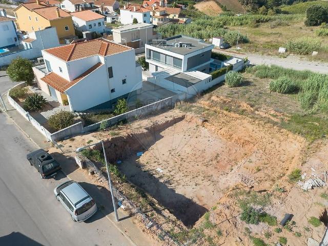 Terreno à venda em Azueira e Sobral da Abelheira, Mafra RE/MAX Portugal