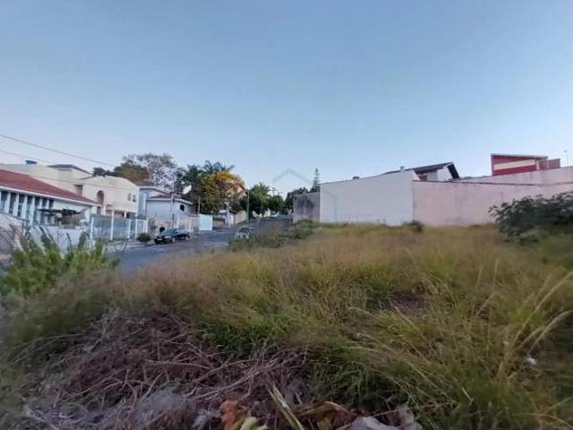 Terreno à venda em bairro nobre de Poços de Caldas