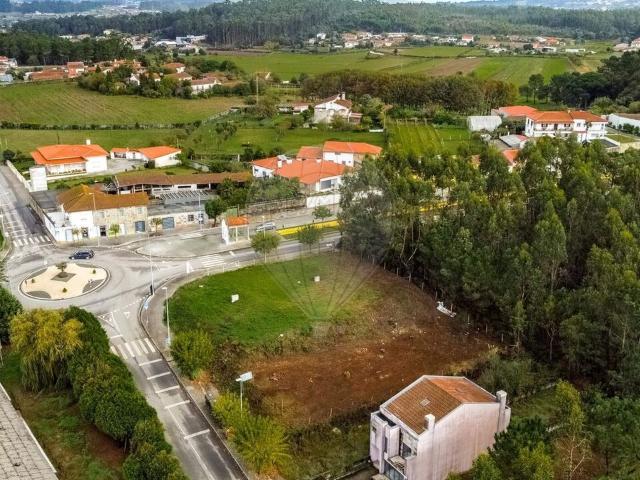 Terreno à venda em Barcelos
