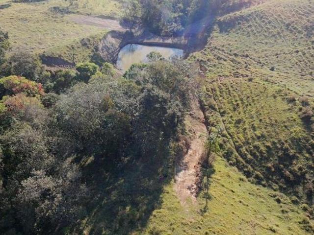 TERRENO À VENDA EM BUENO BRANDÃO – MG ÁGUA DE NASCENTE E LAGO