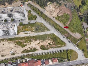 Terreno à venda em Guimarães
