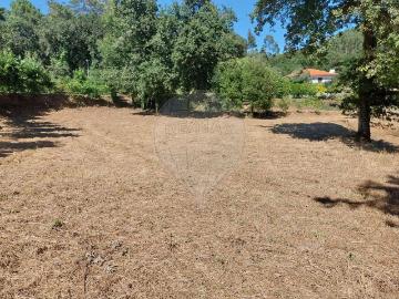 Terreno à venda em Guimarães