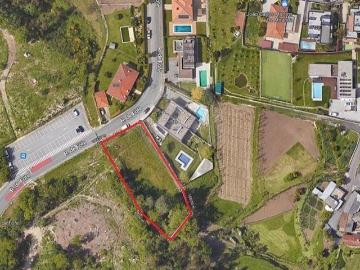 Terreno à venda em Guimarães
