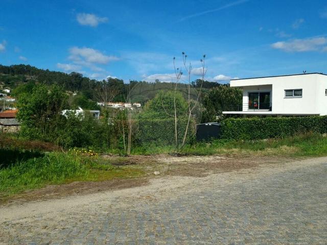 Terreno à venda em Guimarães
