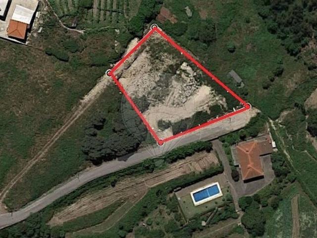 Terreno à venda em Guimarães
