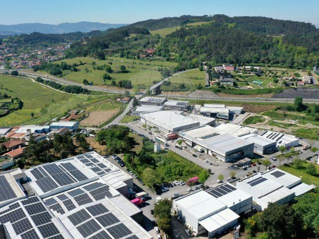Terreno à venda em Guimarães