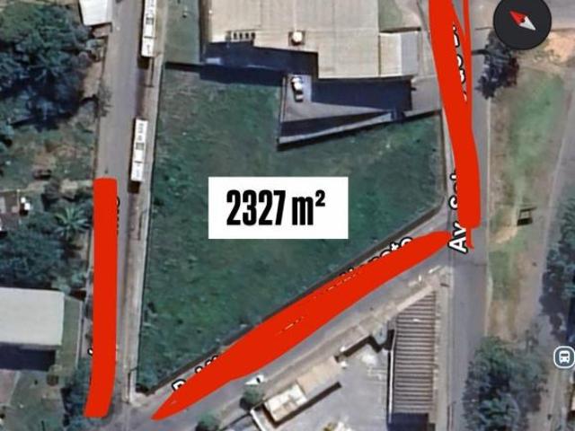 Terreno à venda em Dona Clara