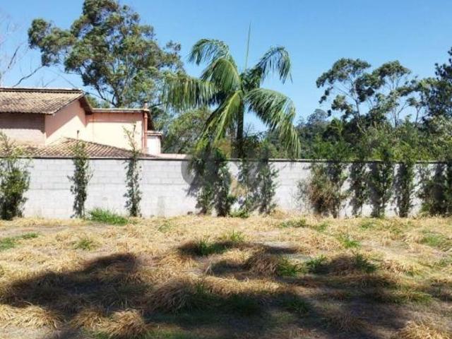 Terreno à venda em Embu das Artes