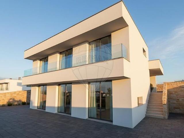 Terreno à venda em Eiriz, Paços de Ferreira RE/MAX Portugal
