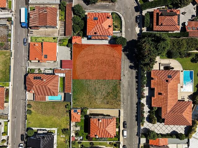 Terreno à venda em Esmeriz e Cabeçudos, Vila Nova de Famalicão RE/MAX Portugal