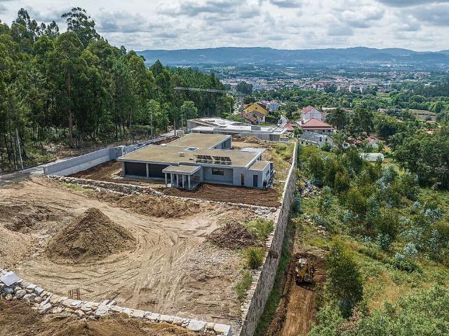 Terreno à venda em Esqueiros, Nevogilde e Travassós, Vila Verde RE/MAX Portugal