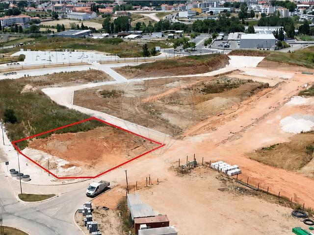 Terreno à venda em Évora de Alcobaça, Alcobaça RE/MAX Portugal