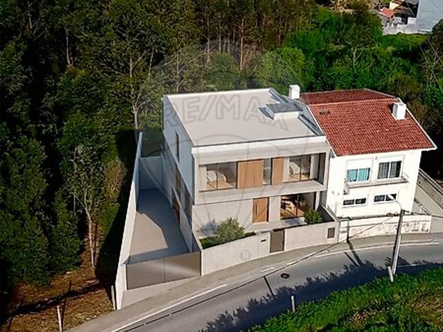 Terreno à venda em Fânzeres e São Pedro da Cova, Gondomar RE/MAX Portugal