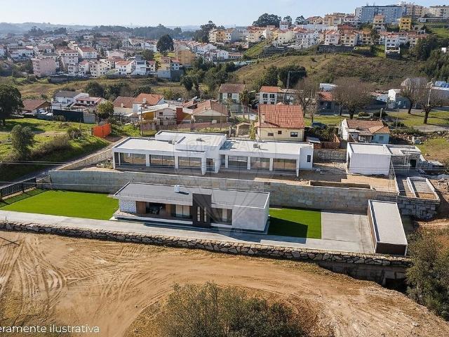 Terreno à venda em Fânzeres e São Pedro da Cova, Gondomar RE/MAX Portugal