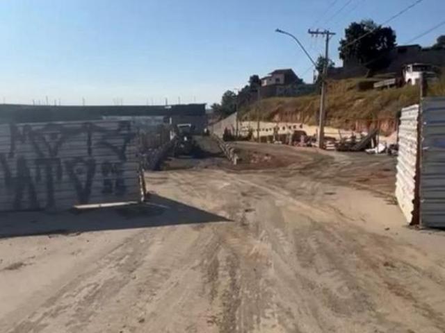Terreno à venda em Floramar