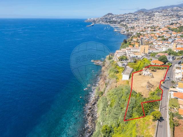Terreno à venda em Funchal
