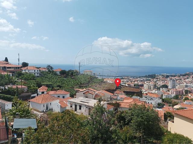 Terreno à venda em Imaculado Coração Maria, Funchal RE/MAX Portugal