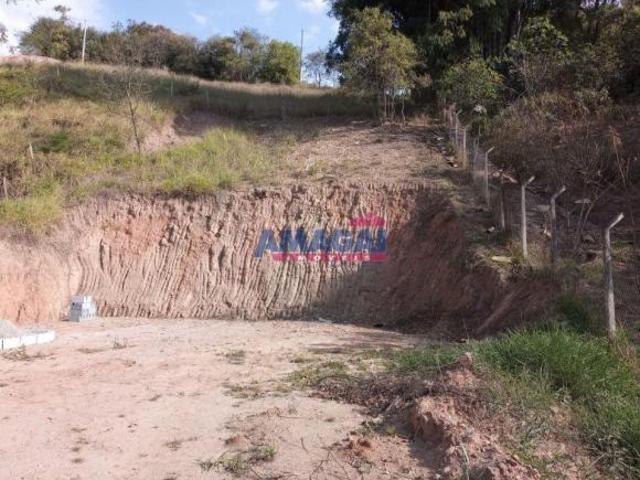 Terreno à venda em Jacareí