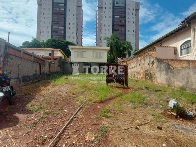 terreno à venda em Jardim Chapadão