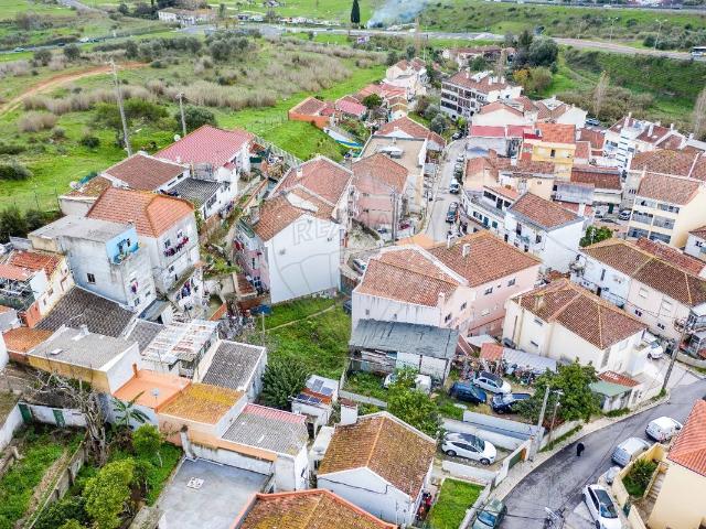 Terreno à venda em Odivelas