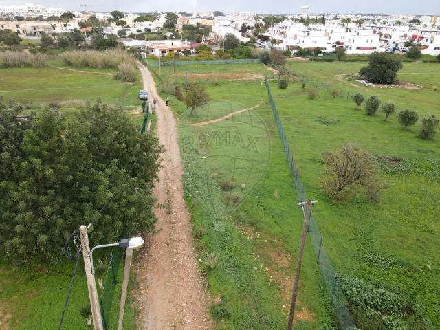 Terreno à venda em Olhão