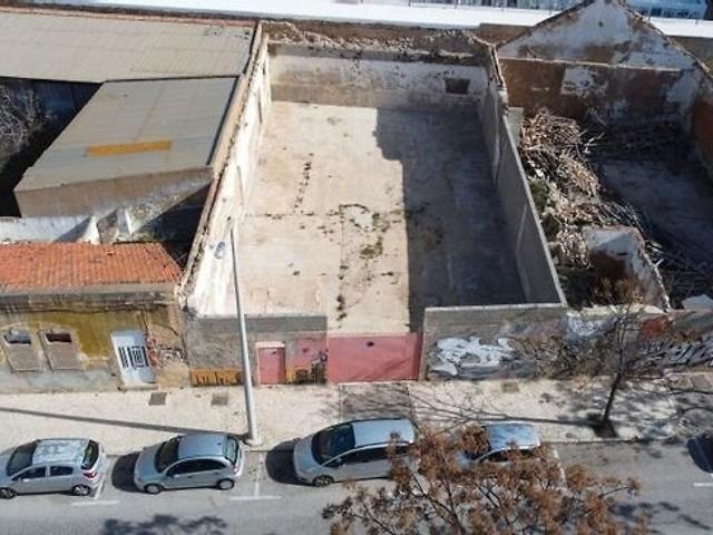 Terreno à venda em Olhão