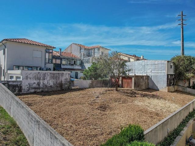 Terreno à venda em Oliveira do Douro, Vila Nova de Gaia RE/MAX Portugal