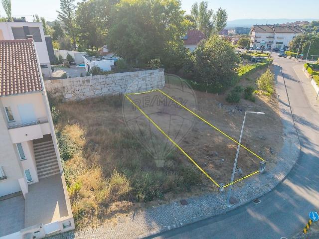 Terreno à venda em Oliveira do Hospital e São Paio de Gramaços, Oliveira do Hospital RE/MAX Portugal