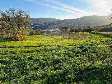Terreno à venda em Loures