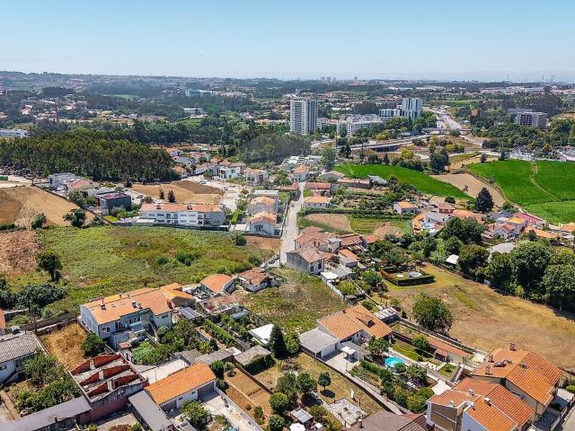 Terreno à venda em Moreira, Maia RE/MAX Portugal
