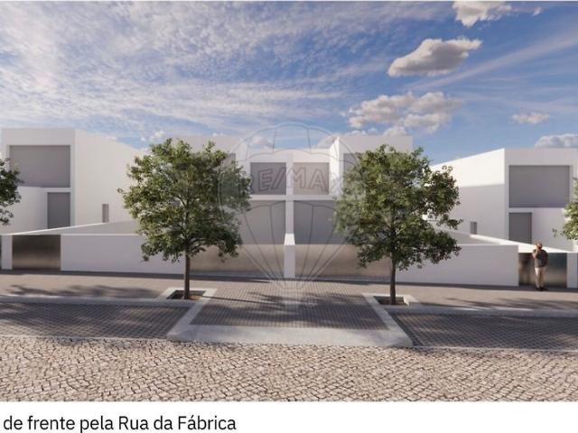 Terreno à venda em Moreira, Maia RE/MAX Portugal