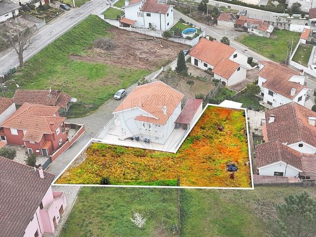 Terreno à venda em Macieira da Lixa e Caramos, Felgueiras RE/MAX Portugal