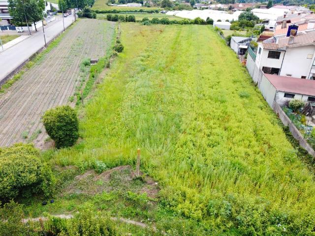 Terreno à venda em Maia