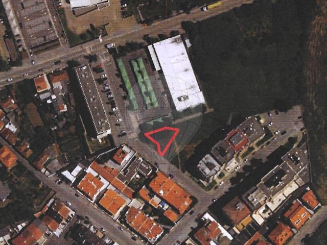 Terreno à venda em Maia