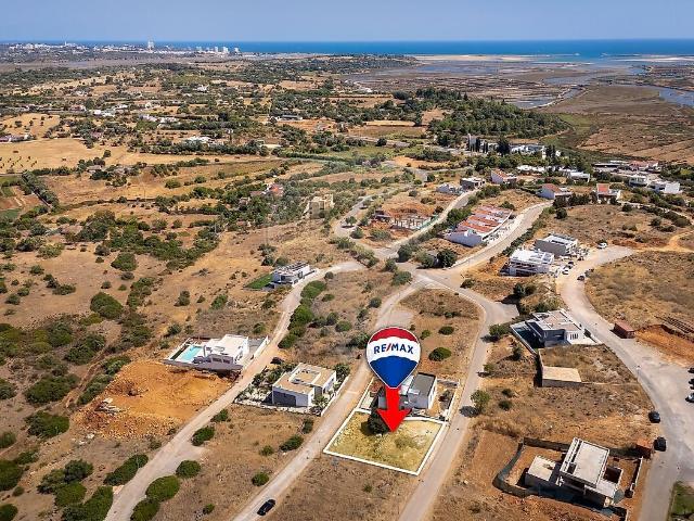 Terreno à venda em Mexilhoeira Grande, Portimão RE/MAX Portugal