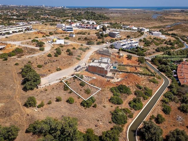 Terreno à venda em Mexilhoeira Grande, Portimão RE/MAX Portugal