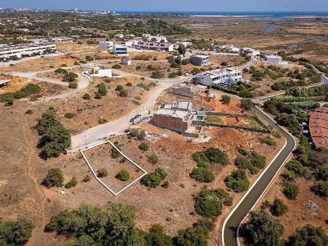 Terreno à venda em Mexilhoeira Grande, Portimão RE/MAX Portugal