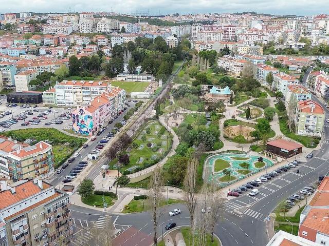 Terreno à venda em Mina de Água, Amadora RE/MAX Portugal