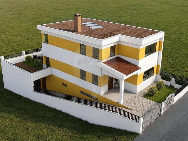 Terreno à venda em Mina de Água, Amadora RE/MAX Portugal