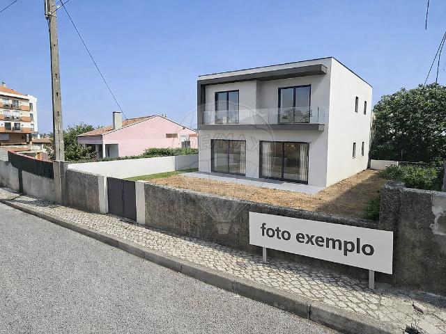 Terreno à venda em Mina de Água, Amadora RE/MAX Portugal