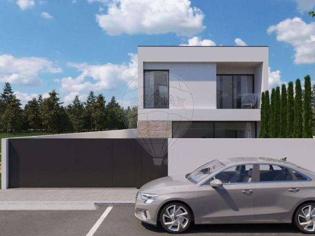Terreno à venda em São Mamede de Infesta e Senhora da Hora, Matosinhos RE/MAX Portugal