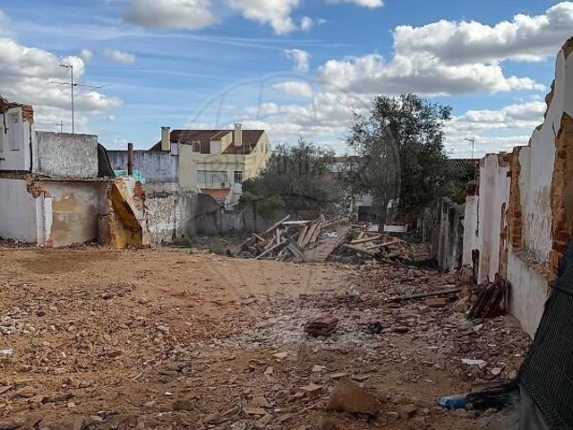 Terreno à venda em São Miguel do Rio Torto e Rossio ao Sul do Tejo, Abrantes RE/MAX Portugal