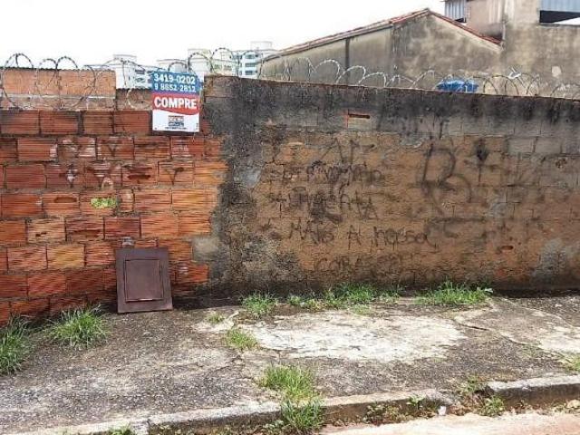 Terreno à venda em Santa Terezinha