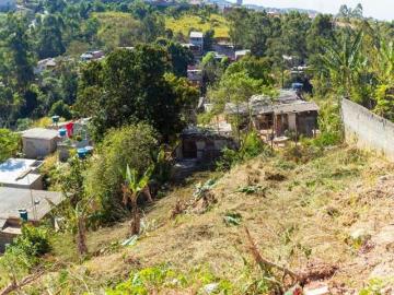 Terreno á Venda em Santana de Parnaíba / SP