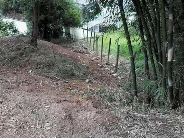 Terreno á Venda em Santana de Parnaíba/ SP