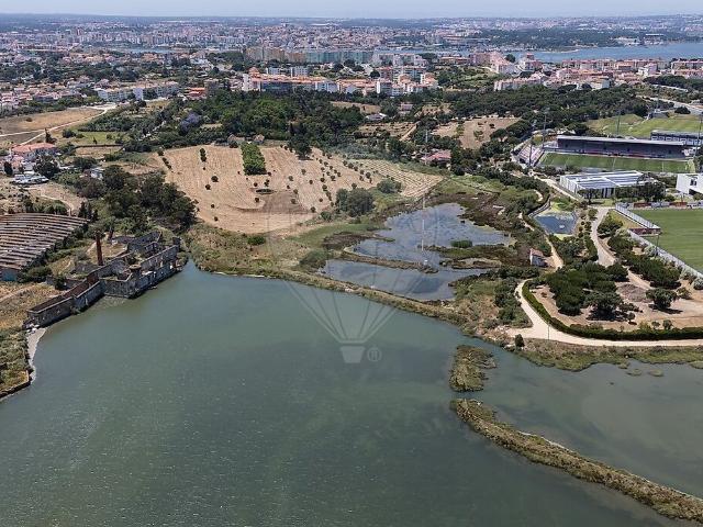 Terreno à venda em Seixal, Arrentela e Aldeia de Paio Pires, Seixal RE/MAX Portugal