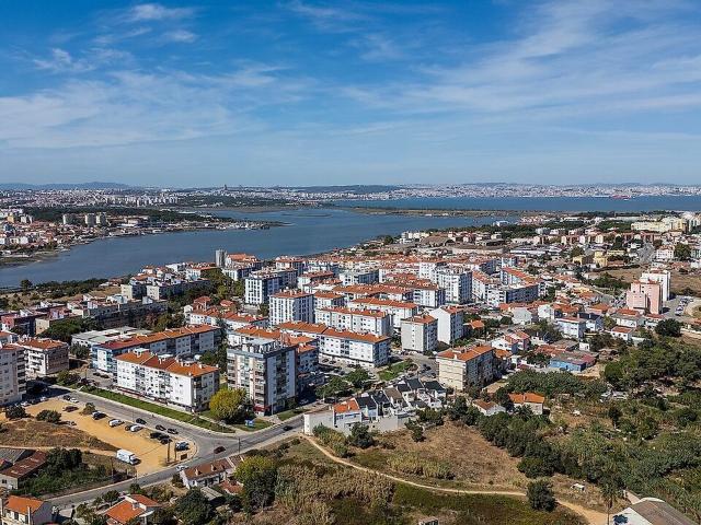 Terreno à venda em Seixal, Arrentela e Aldeia de Paio Pires, Seixal RE/MAX Portugal